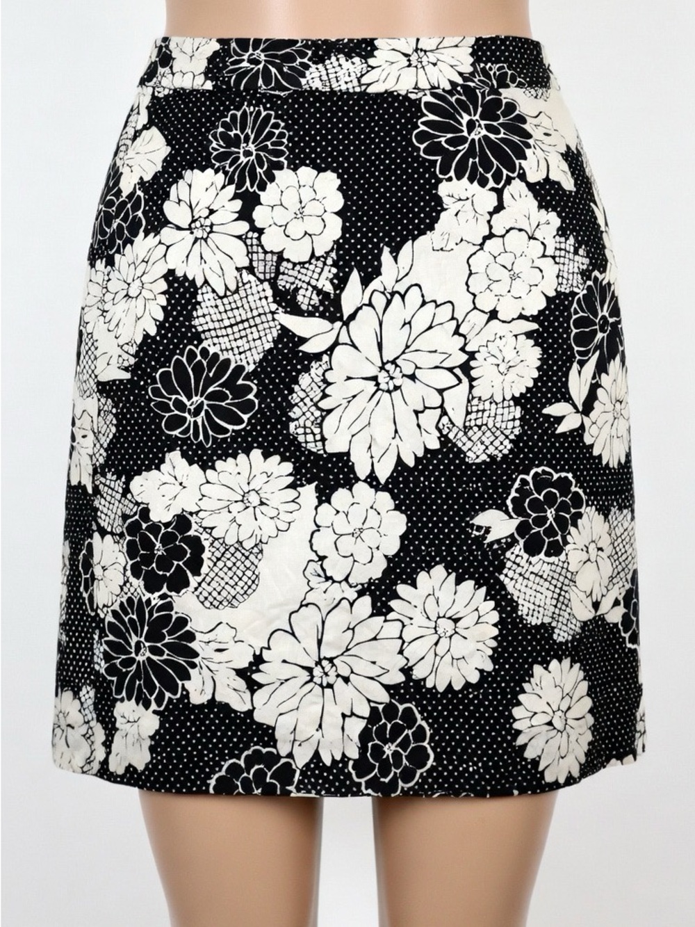 Van Heusen Black & White Floral Mini Skirt – Size 6